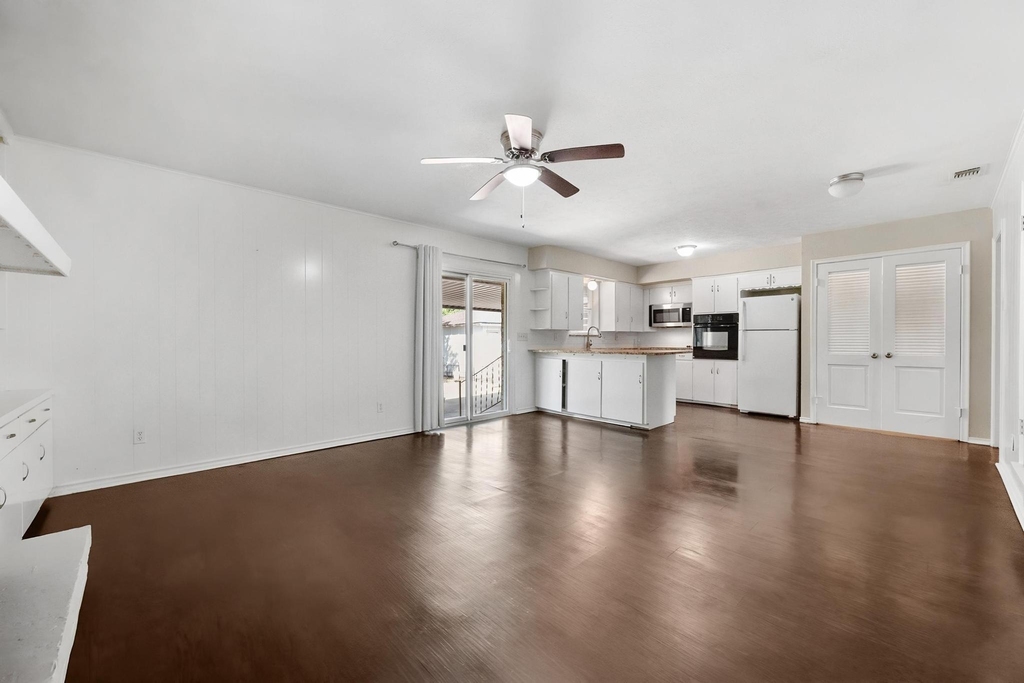 8351 Lullwater Drive - Photo 9