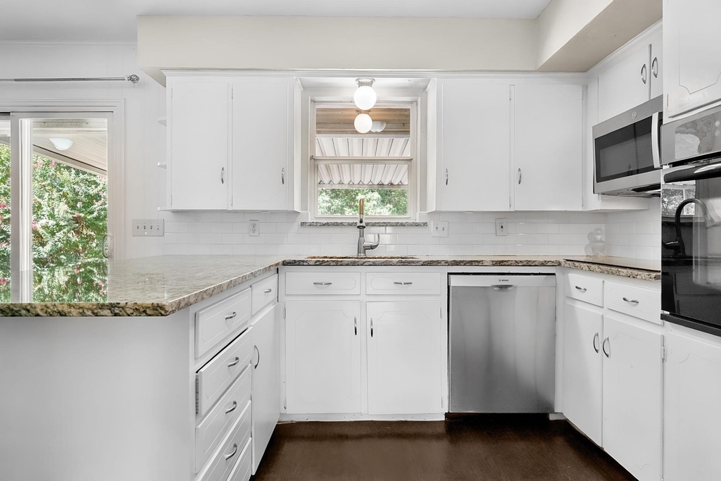 8351 Lullwater Drive - Photo 11