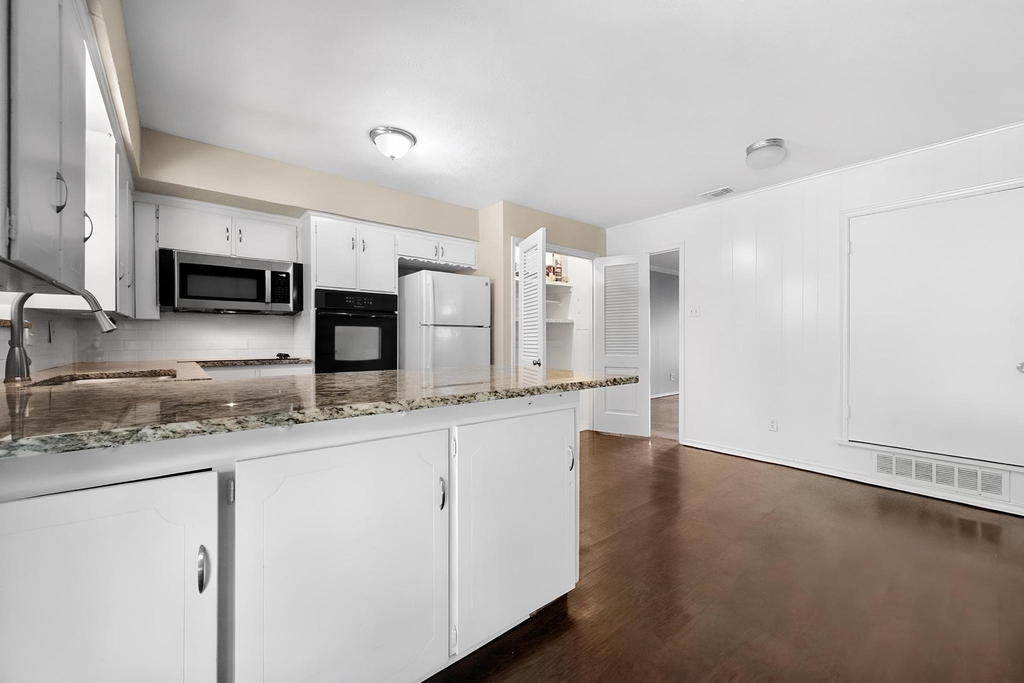8351 Lullwater Drive - Photo 16