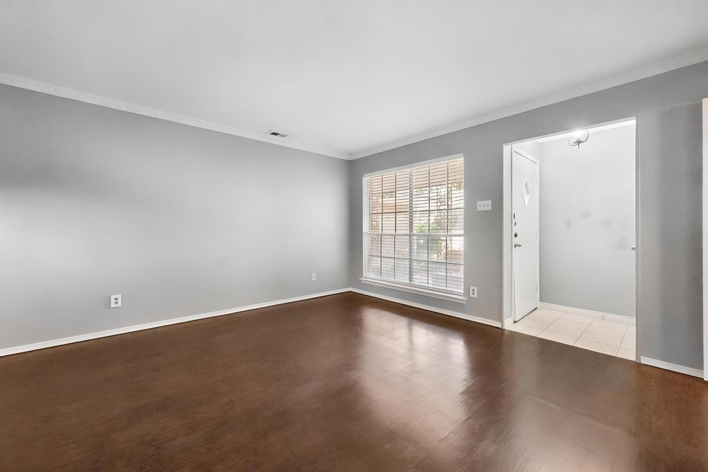 8351 Lullwater Drive - Photo 4