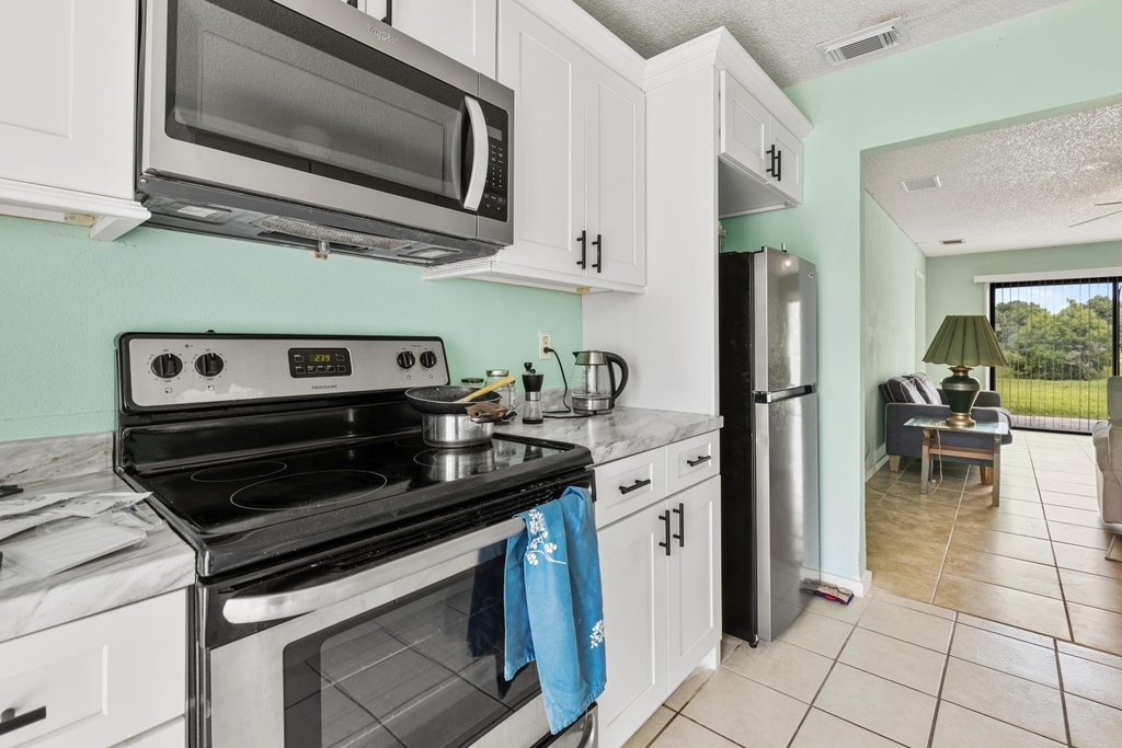 603 Sw Jeanne Street - Photo 3