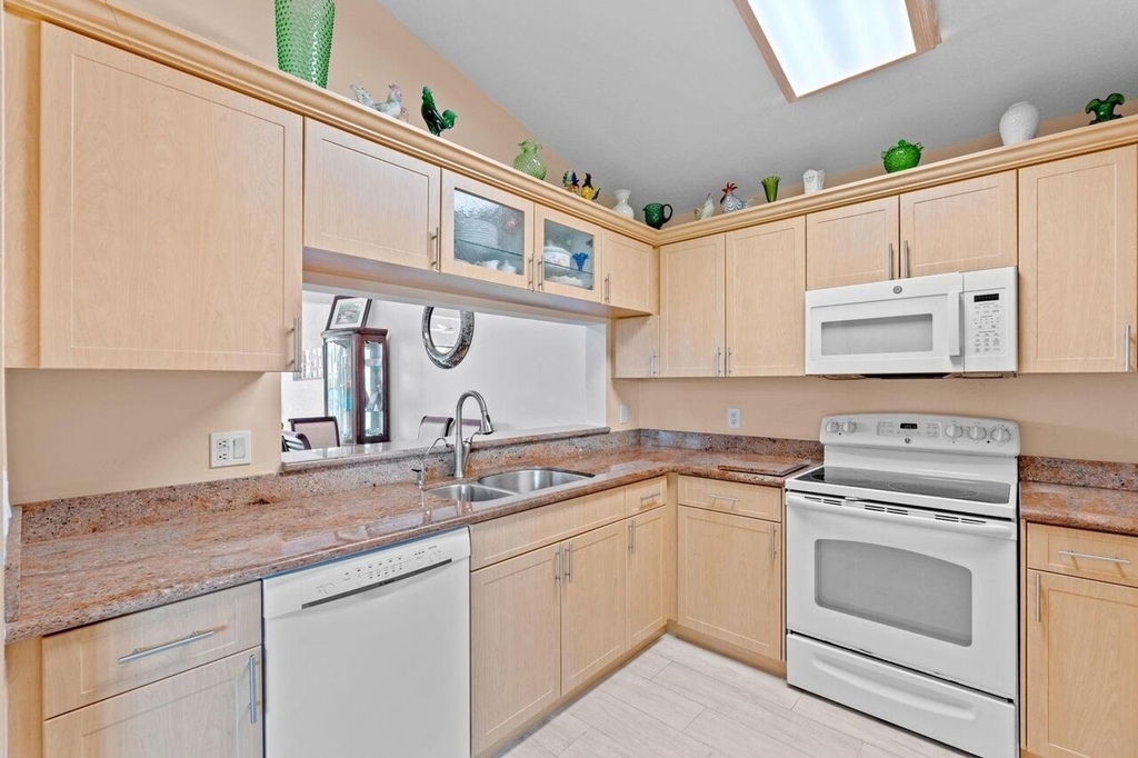 8486 Heather Place - Photo 5