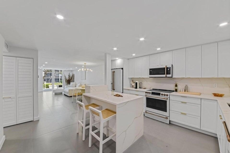 765 Jeffery Street - Photo 0