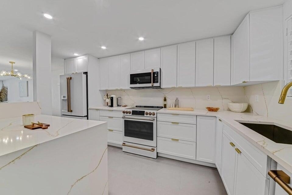 765 Jeffery Street - Photo 1