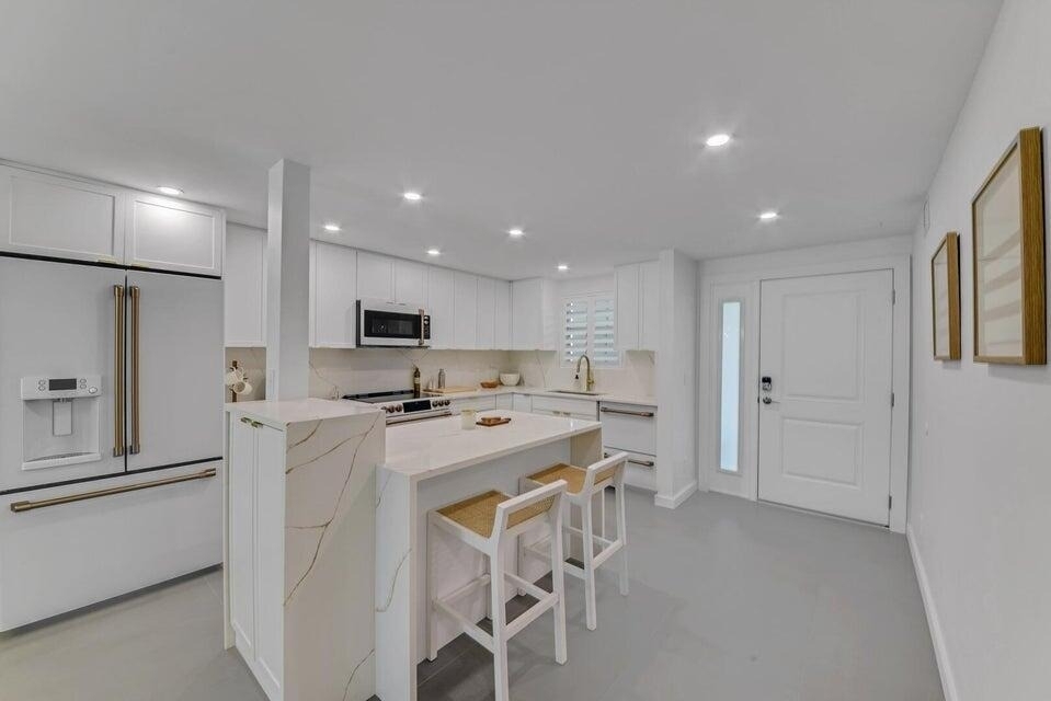 765 Jeffery Street - Photo 4