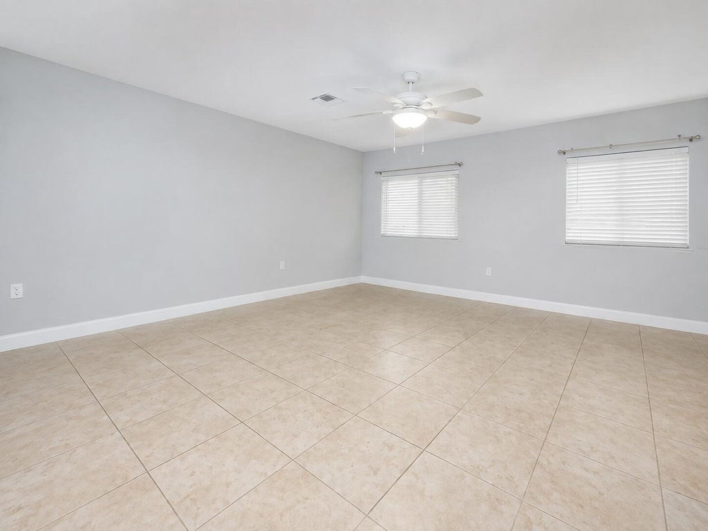 1223 W 27th Street - Photo 6