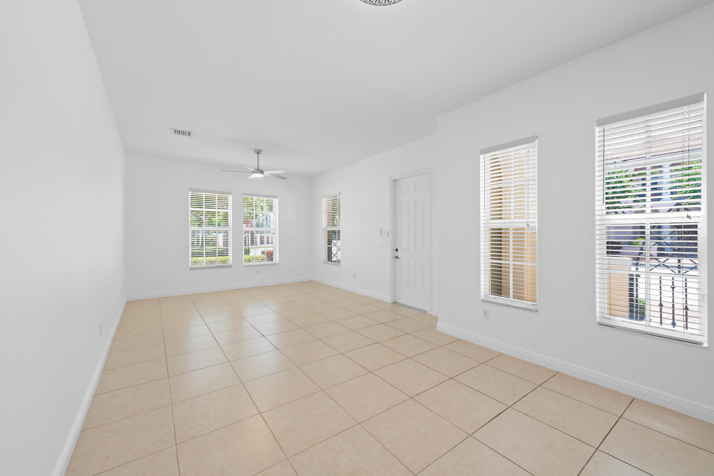 870 Nw 83rd Lane - Photo 4