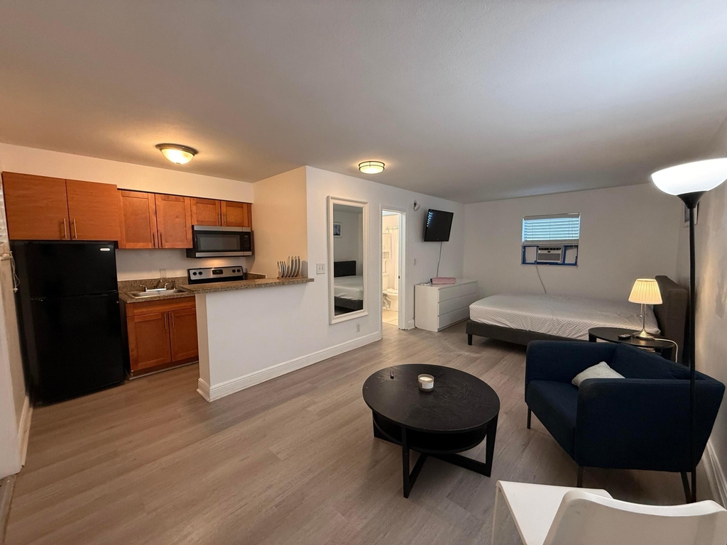 3226 Ne 12th Street - Photo 2