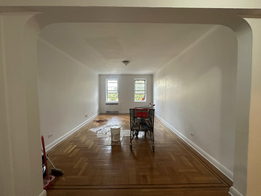 88-10 Whitney Avenue - Photo 2