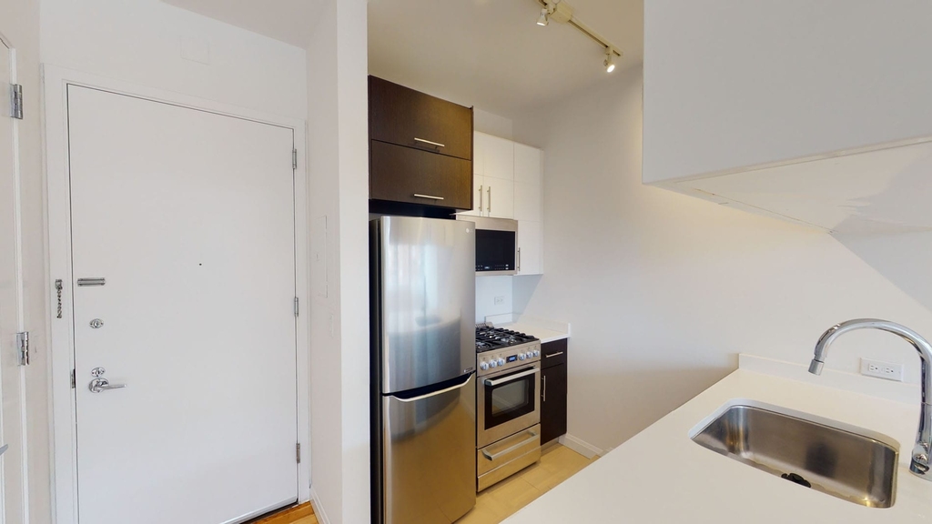 808 Columbus Ave - Photo 2