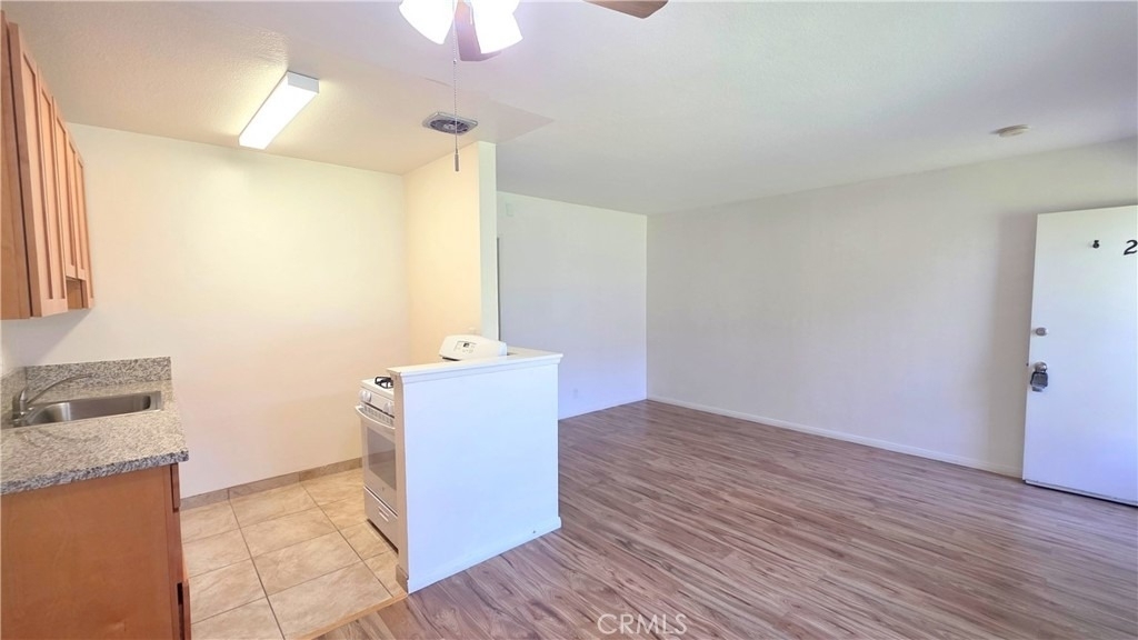 2334 E Santa Fe Avenue - Photo 3
