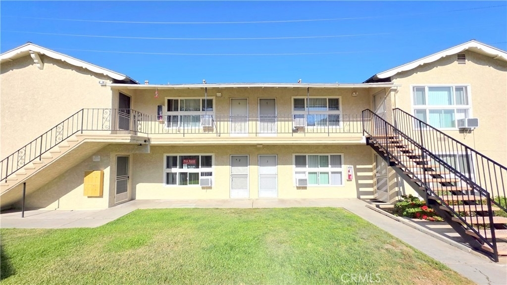 2334 E Santa Fe Avenue - Photo 0