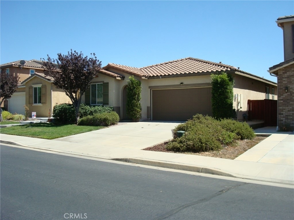 38539 Divot Drive - Photo 0