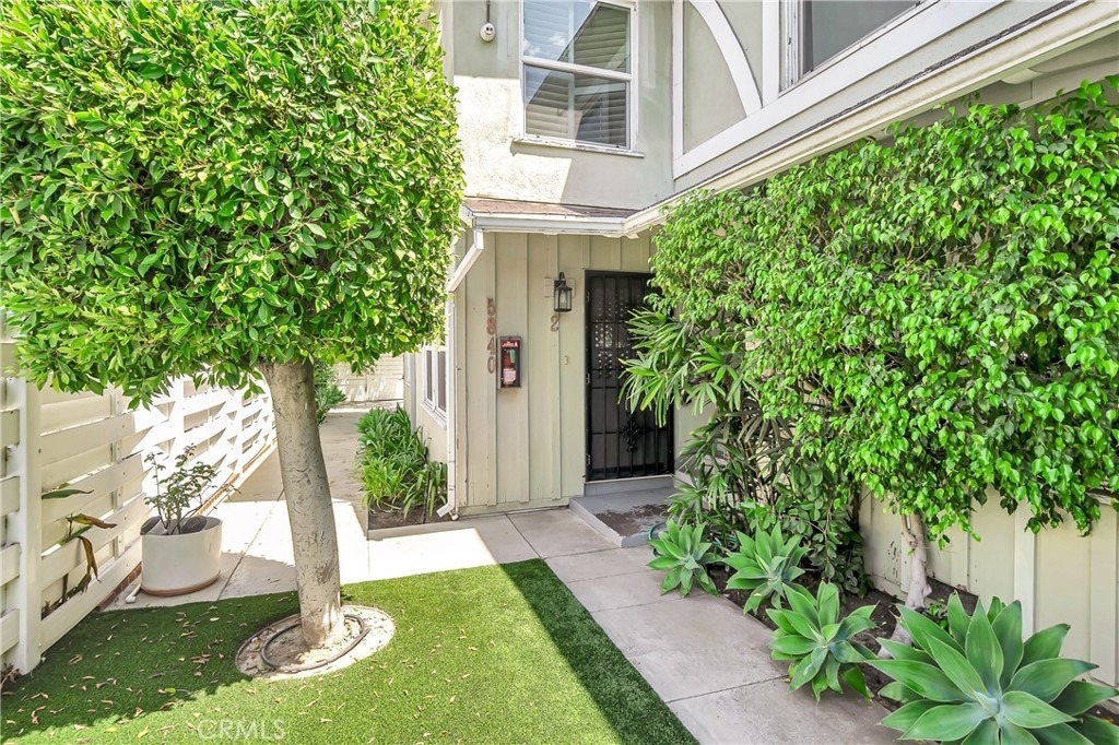 5840 Coldwater Canyon Ave - Photo 2
