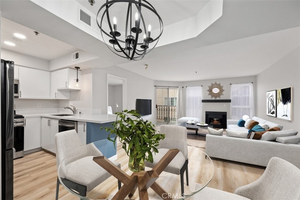 801 Pine Avenue - Photo 2
