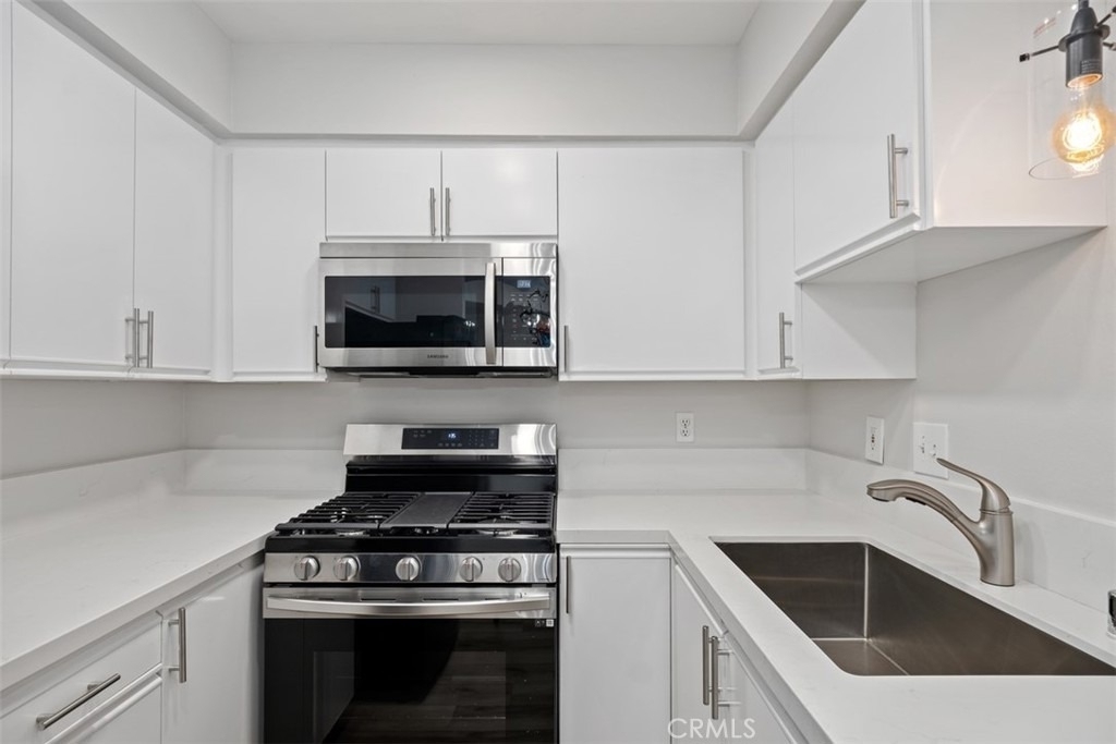 801 Pine Avenue - Photo 4
