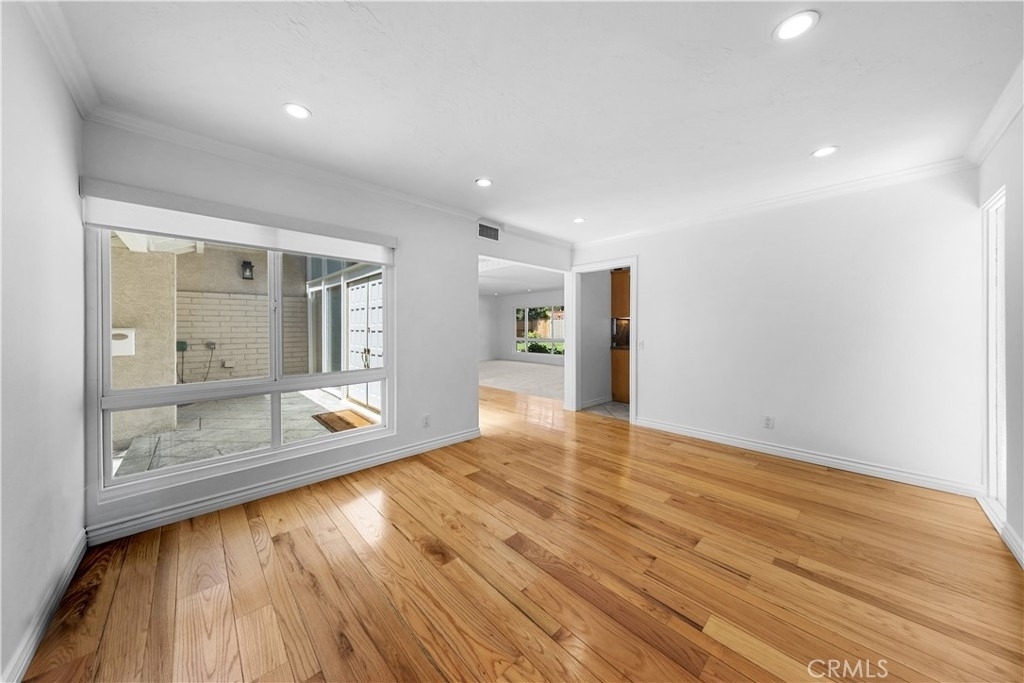 1518 Brentford - Photo 6