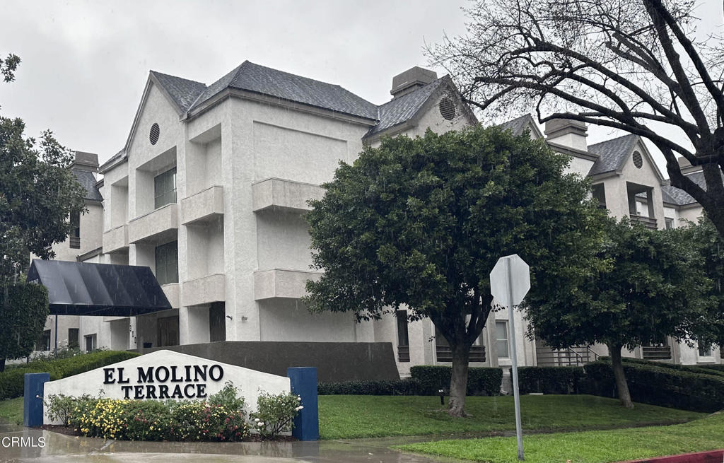 300 N El Molino Avenue - Photo 0