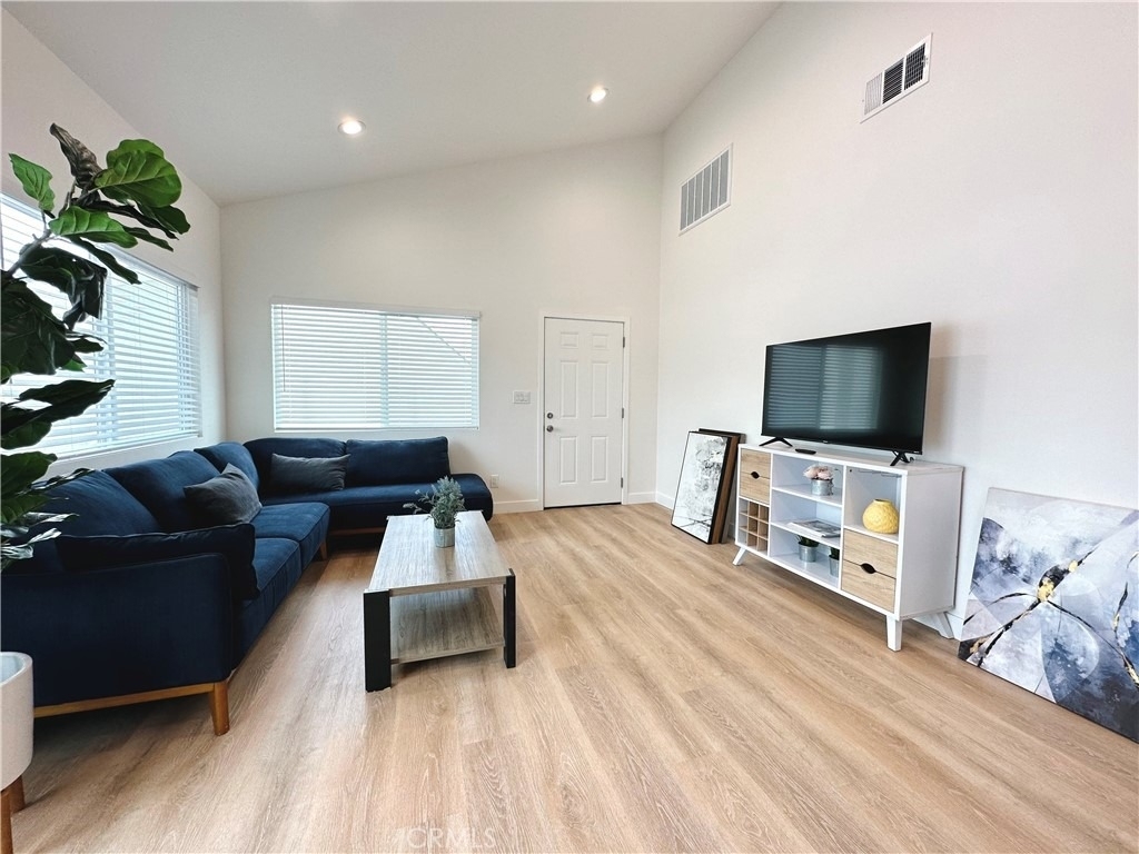2418 Thorn Place - Photo 3
