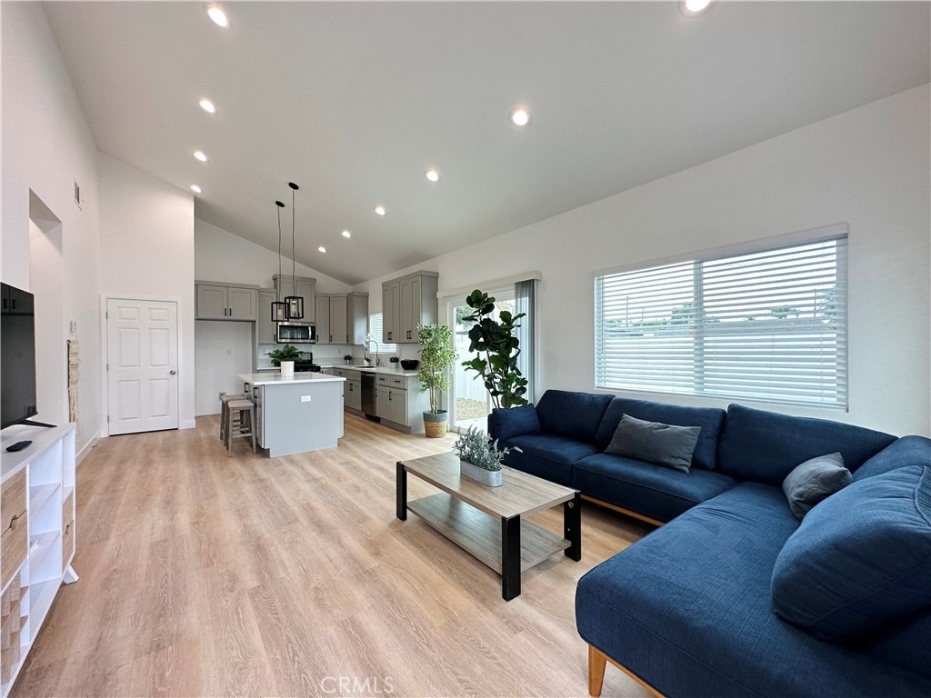 2418 Thorn Place - Photo 5