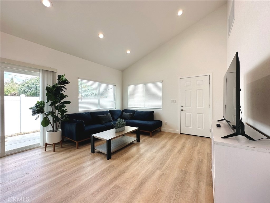 2418 Thorn Place - Photo 2