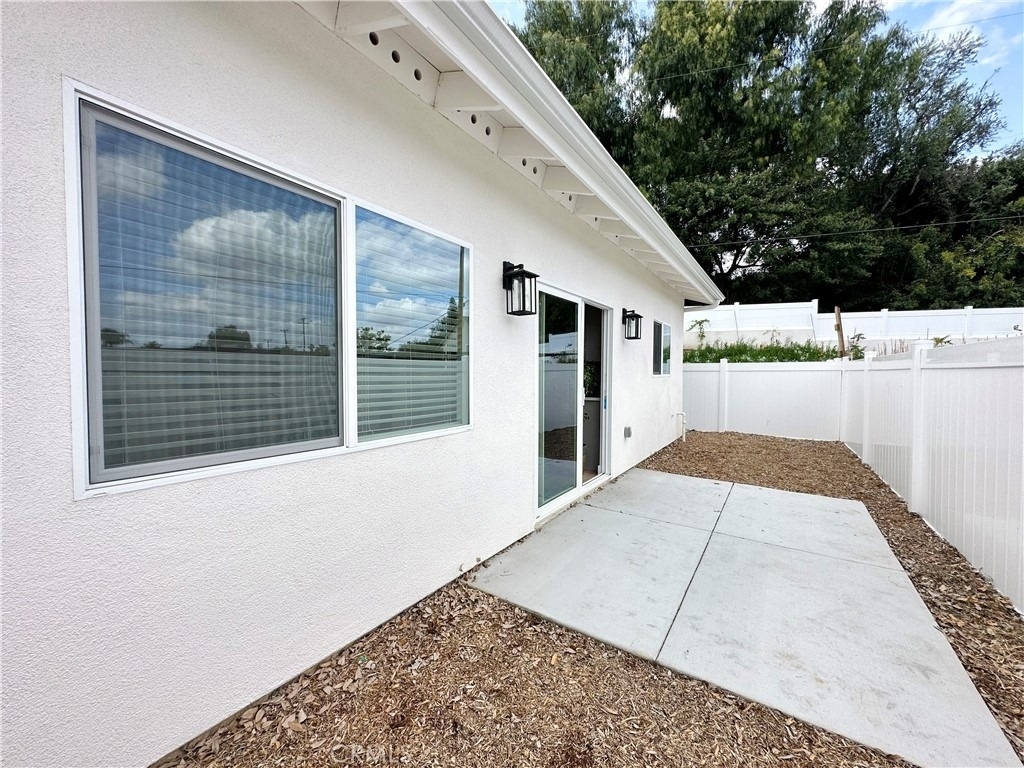 2418 Thorn Place - Photo 10