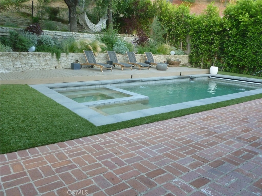 1094 Acanto Place - Photo 32