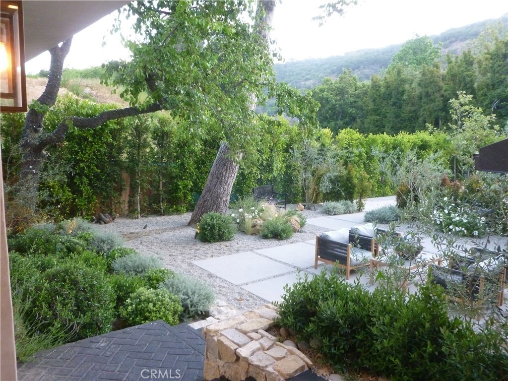 1094 Acanto Place - Photo 0