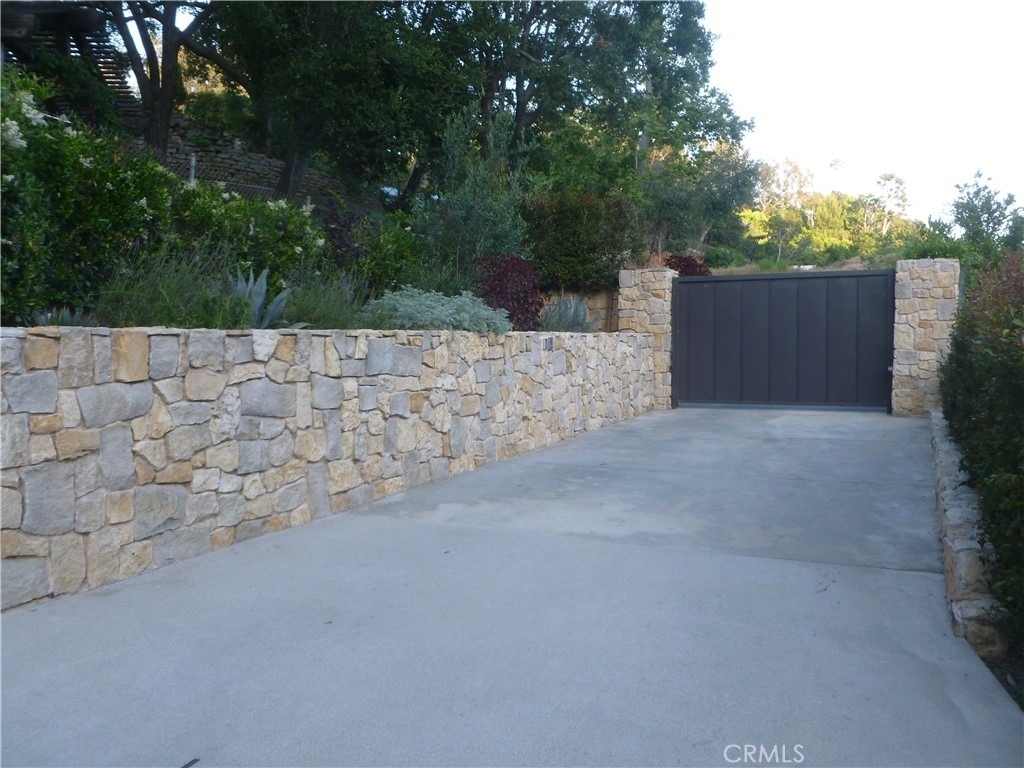 1094 Acanto Place - Photo 7