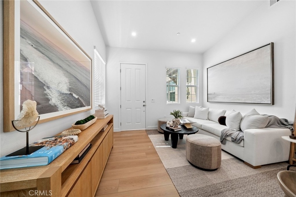 376 Hamilton St - Photo 2
