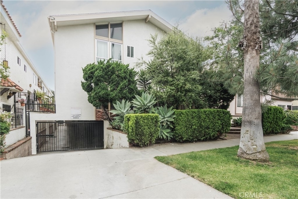 1122 9th Street - Photo 0
