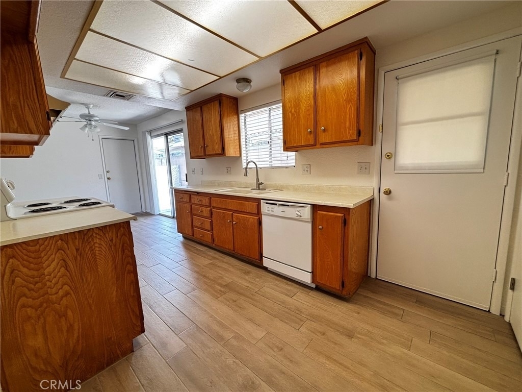 743 Evergreen - Photo 6
