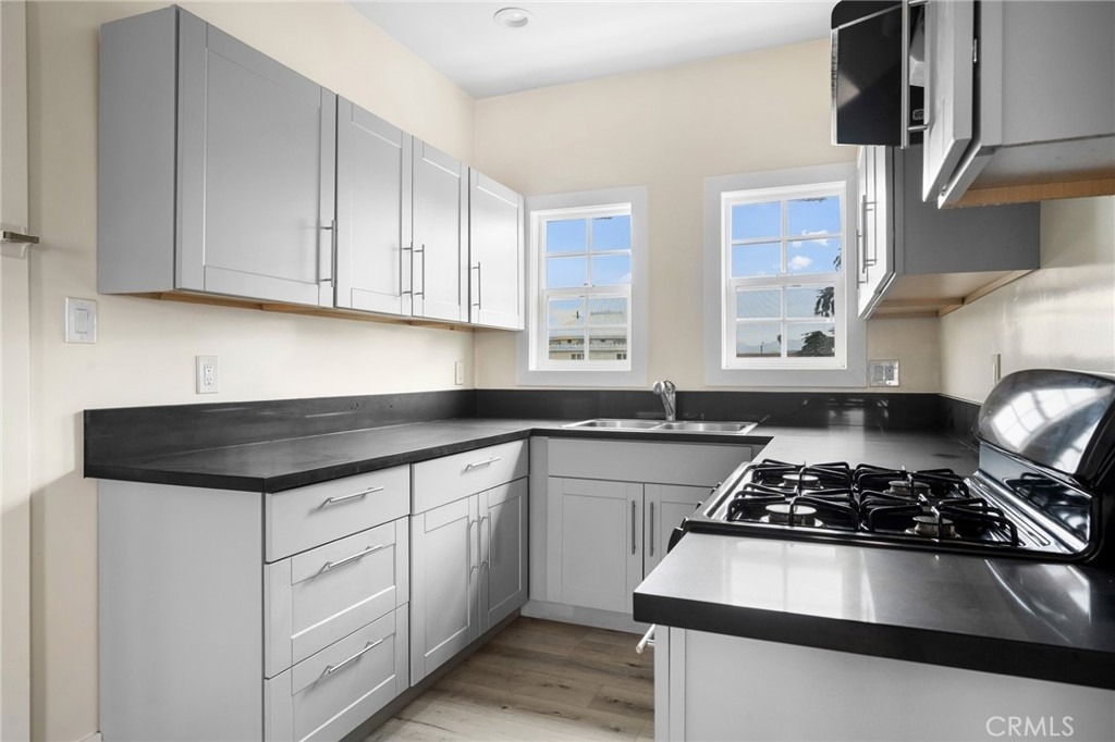 1641 S Catalina Street - Photo 9