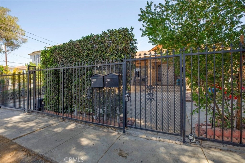 4927 Lexington - Photo 1