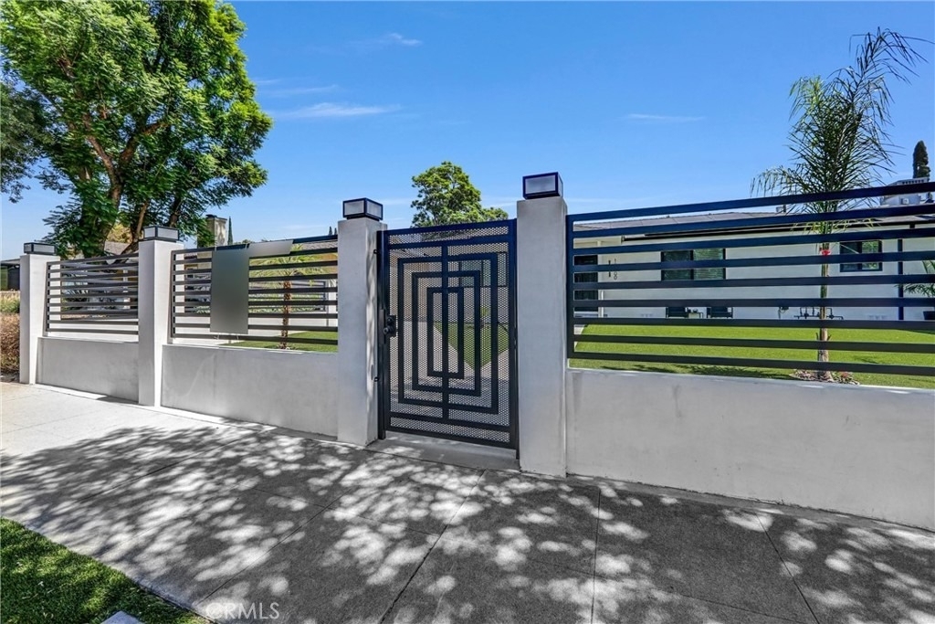 9998 1/2 Louise Avenue - Photo 14