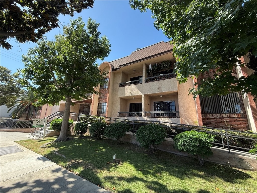 211 Magnolia Avenue - Photo 0