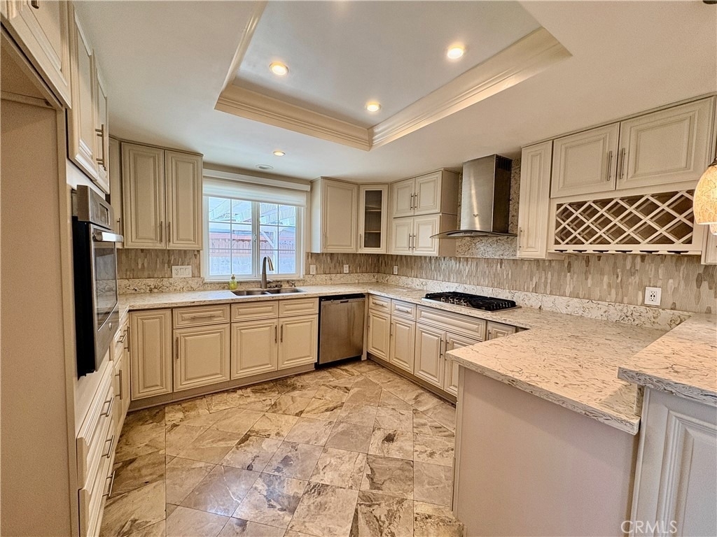 975 N Grammont Avenue - Photo 0