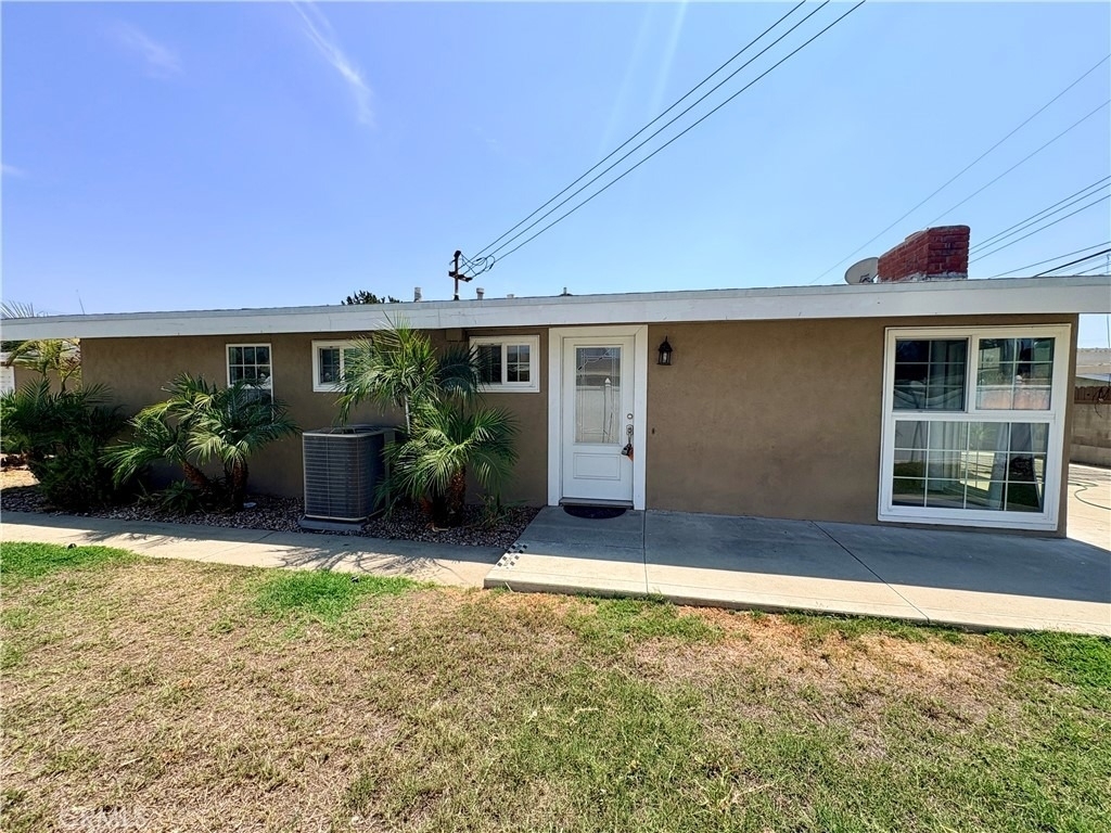 975 N Grammont Avenue - Photo 2