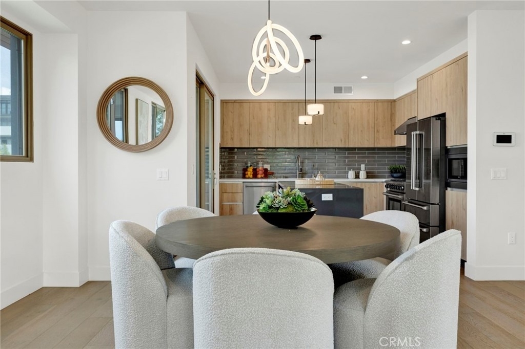 941 E California Boulevard - Photo 11