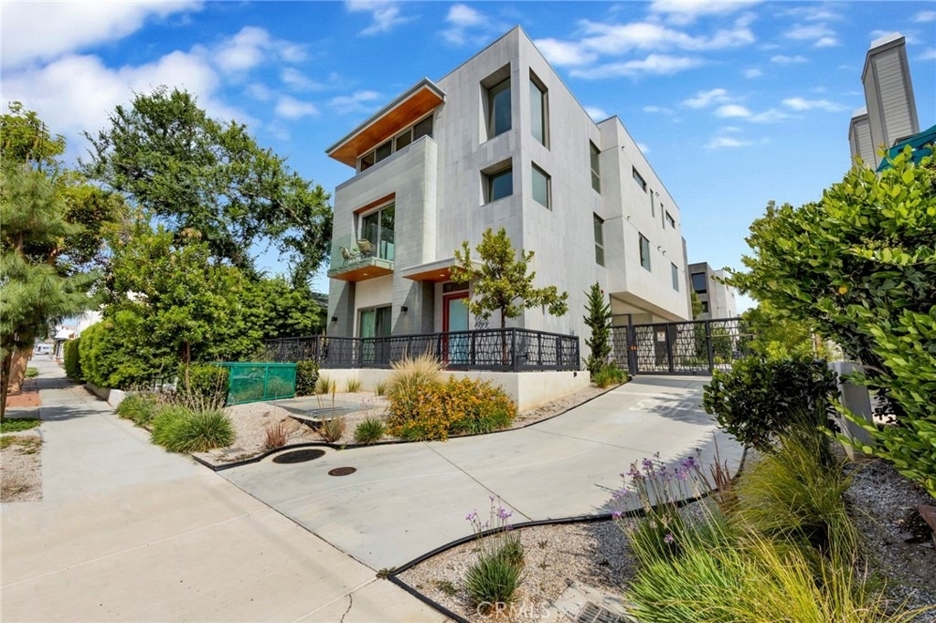 941 E California Boulevard - Photo 1