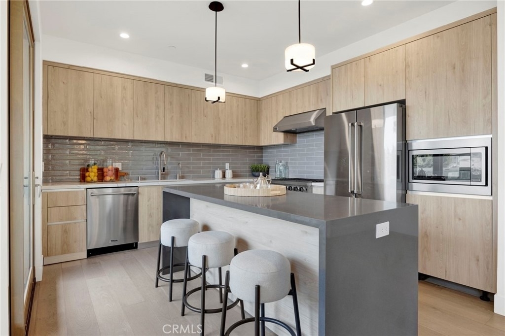941 E California Boulevard - Photo 13