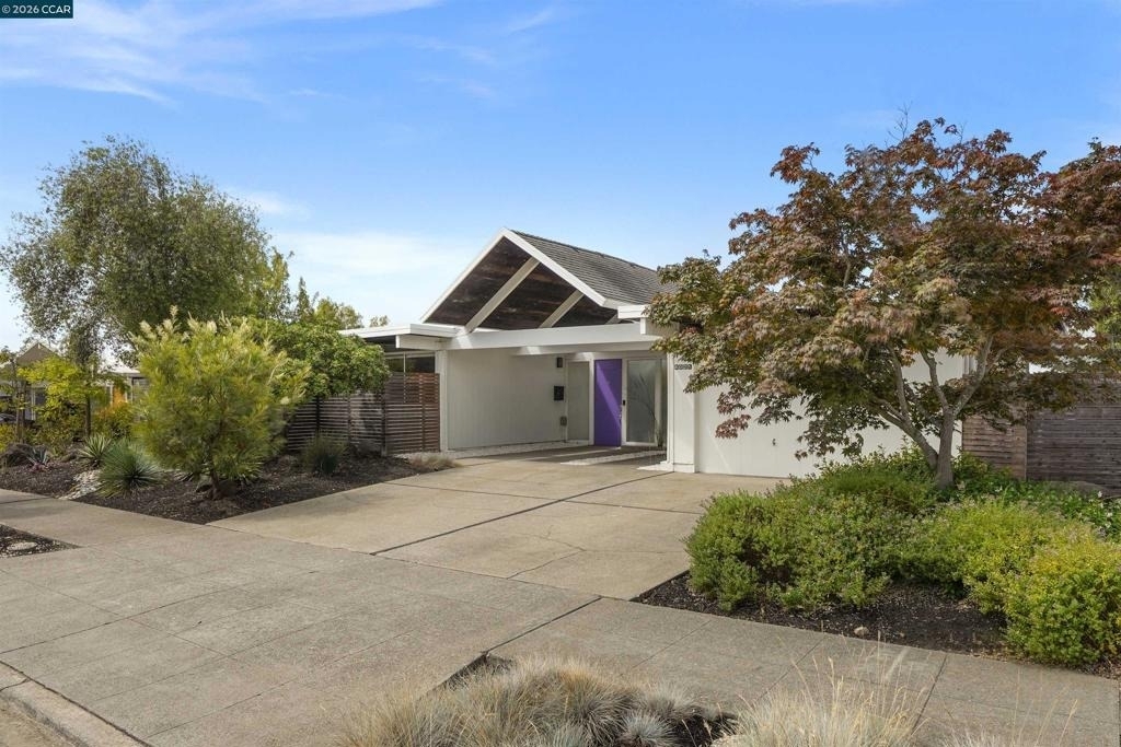 8021 Shay Dr - Photo 0