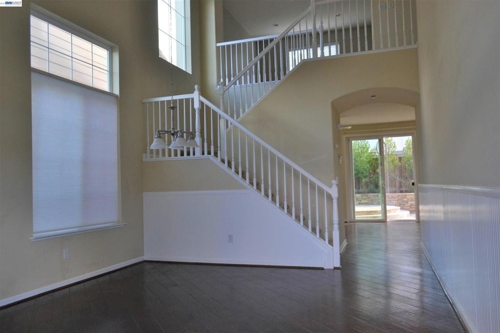 1336 Tiffany Dr - Photo 2