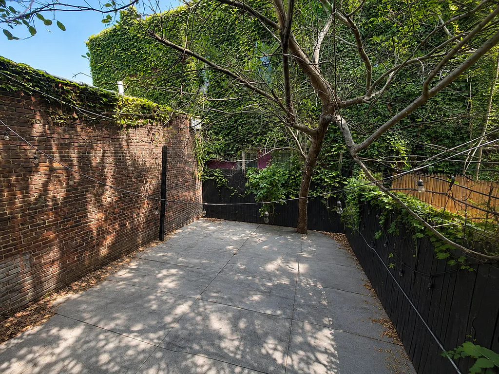 447 Evergreen Avenue - Photo 6