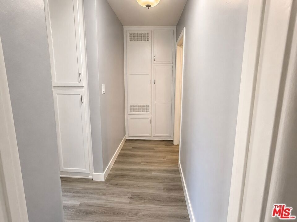 202 N Locust Street - Photo 4
