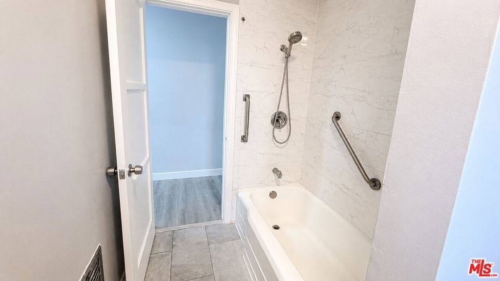202 N Locust Street - Photo 9