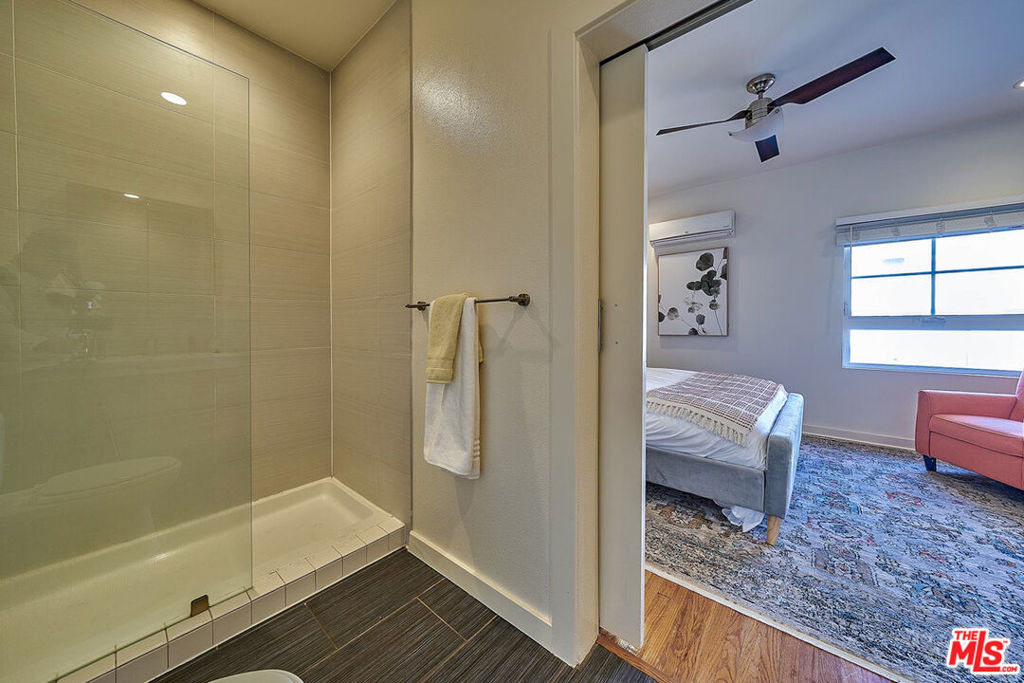 614 N Genesee Avenue - Photo 19