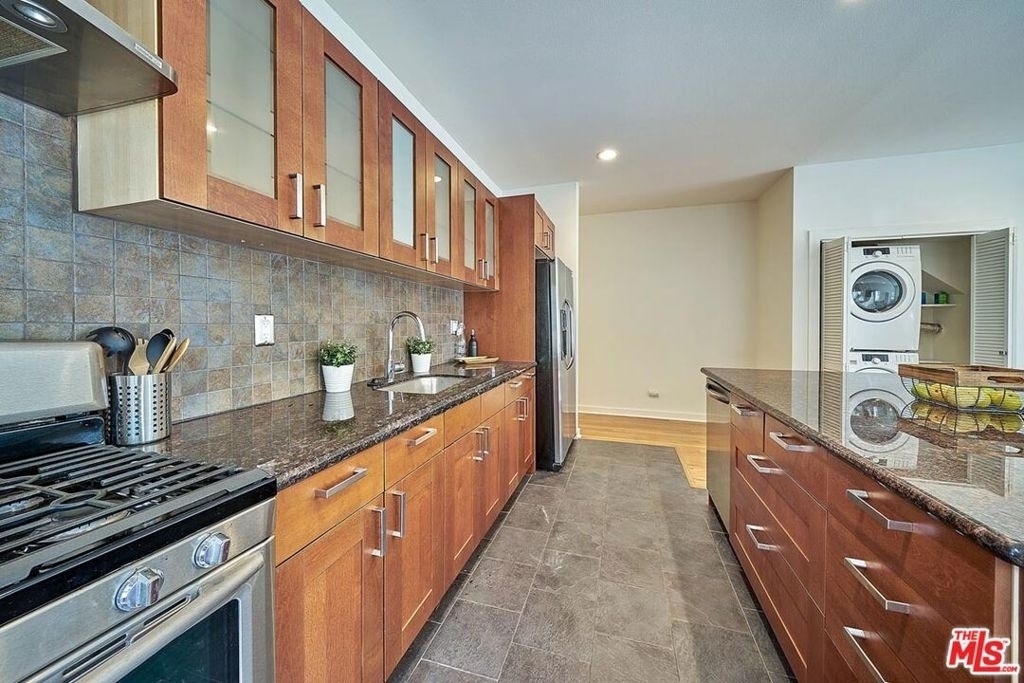 614 N Genesee Avenue - Photo 10