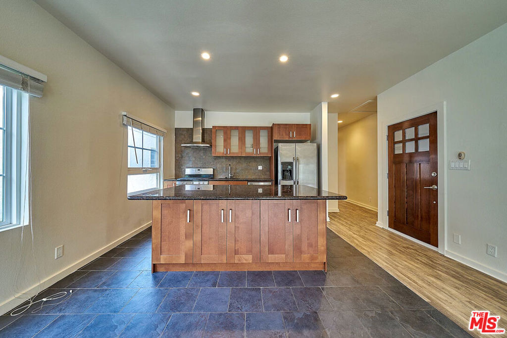 614 N Genesee Avenue - Photo 32
