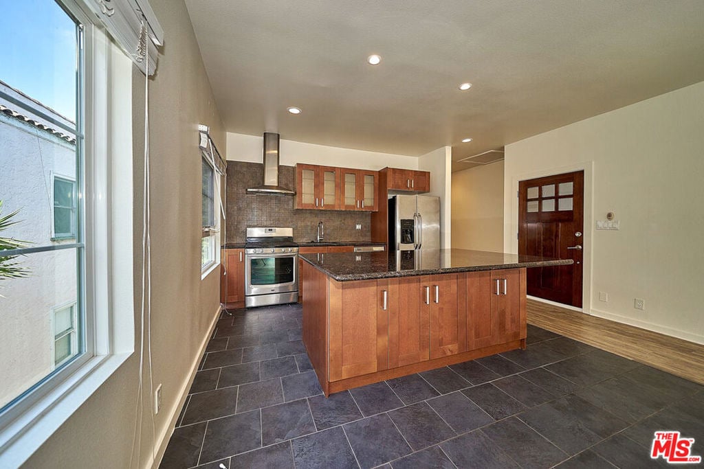 614 N Genesee Avenue - Photo 23